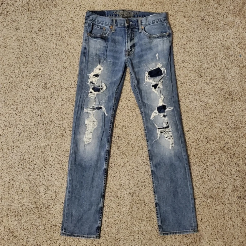 American Eagle Outfitters Core Flex Distressed PaLight Denim Slim Straight Jeans